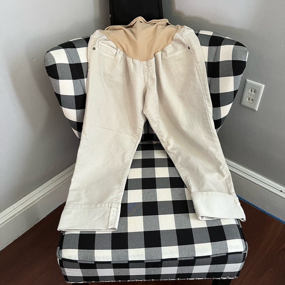 Motherhood Maternity size large cropped roll leg jean